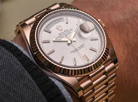 is rolex warranty transferable